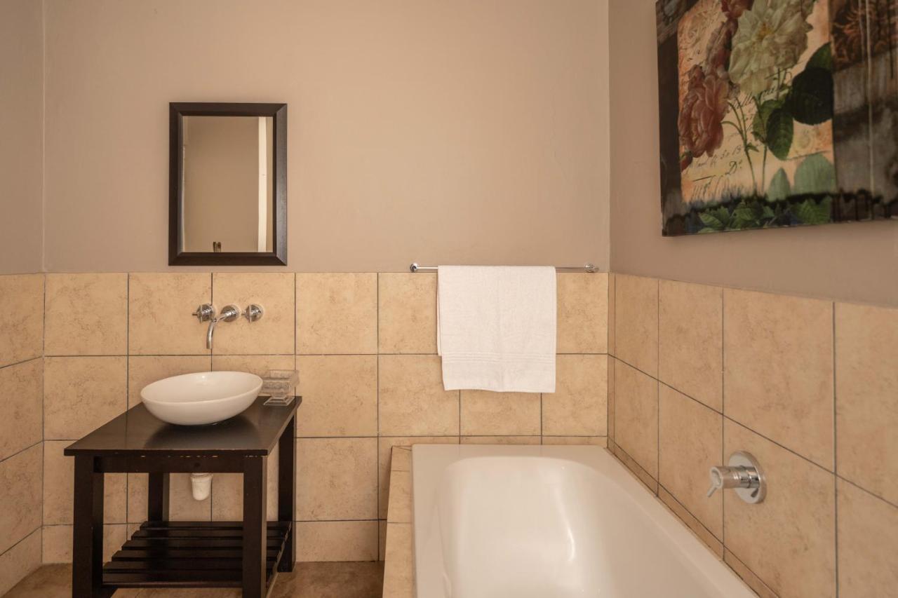 Fatmols Guest Lodge ヨハネスブルグ エクステリア 写真